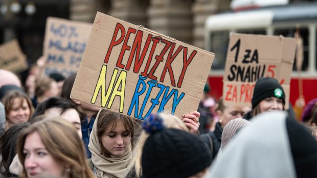 Protestní stávku odborů proti krokům vlády podpořili studenti