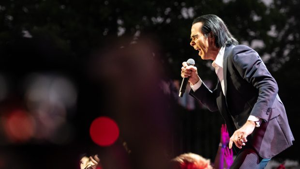 Nick Cave sestavil program ze svých hitů doplněných několika novinkami z posledních desek, tedy z alb Ghosteen, Skeleton Tree i z posledního loňského Carnage