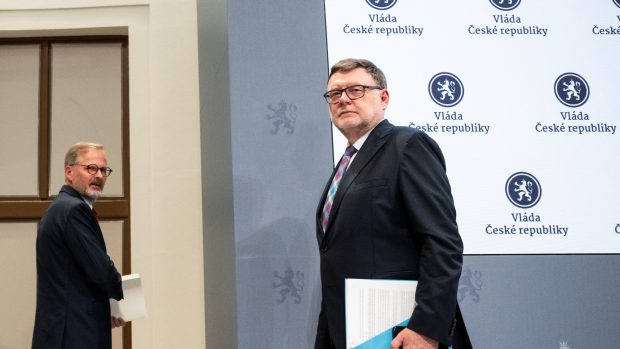 Petr Fiala a Zbyněk Stanjura na tiskové konferenci vlády