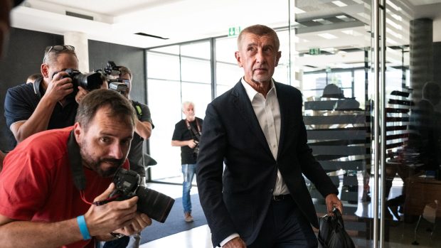 Andrej Babiš přichází do štábu ANO