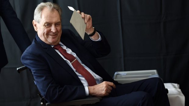 Prezident Miloš Zeman odvolil v komunálních volbách