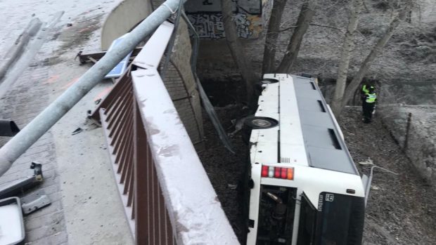 Nehoda autobusu na Mělnicku