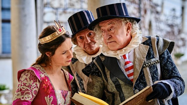 Veronika Khek Kubařová, Miroslav Vladyka a Jiří Lábus v pohádce Tajemství staré bambitky 2