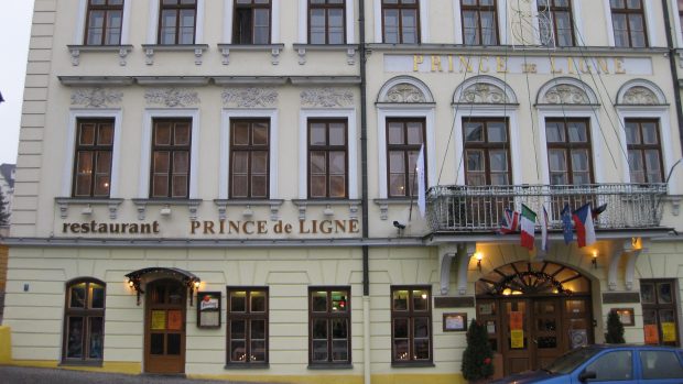 V teplickém hotelu Prince de Ligne, který patří exposlanci za ČSSD Petru Bendovi, se v noci ze soboty na neděli slavilo