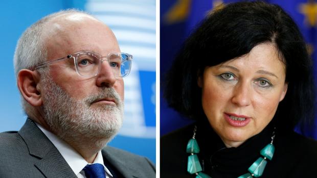 První místopředseda Evropské komise Frans Timmermans a eurokomisařka Věra Jourová