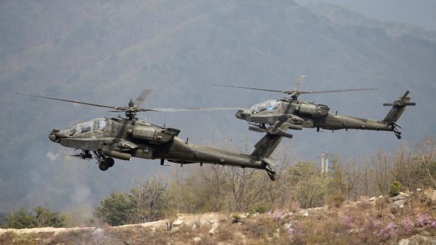 Na cvičení se představila také nová posila jihokorejské armády: bojové vrtulníky AH-64D Apache.