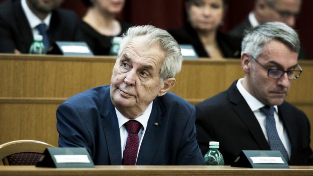 Miloš Zeman, Lubomír Metnar. Velitelské shromáždění náčelníka generálního štábu Aleše Opaty k objasnění úkolů české armády v roce 2019.