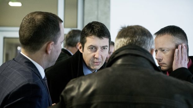 Bývalý šéf krajské hospodářské kriminálky Radek Petrůj, vpravo Karel Kadlec.