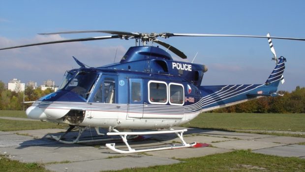 Policejní vrtulník Bell 412, se kterým letěli Jan Hamáček (ČSSD) a Jan Švejdar