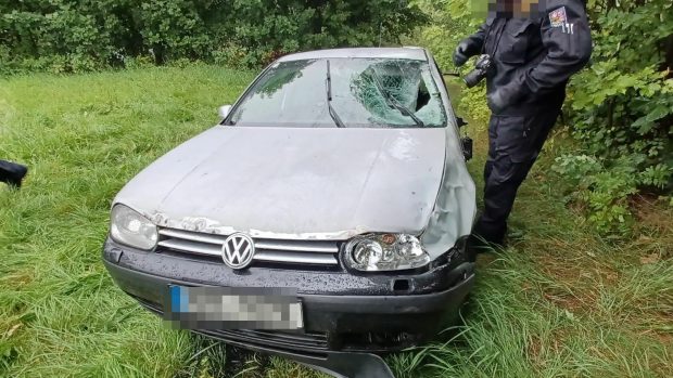 Policii se řidiče, který srazil a usmrtil dva chodce, podařilo vypátrat