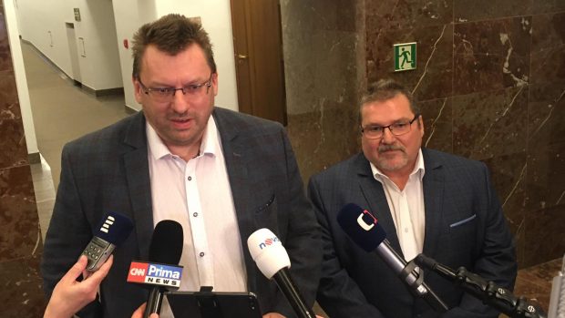 Nezařazení poslanci Lubomír Volný a Marián Bojko (vpravo)