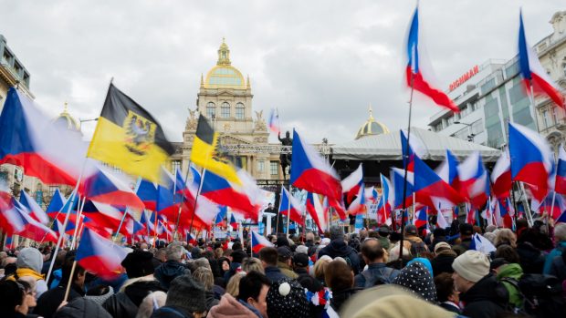 Protivládní protest, který pořádala neparlamentní strana PRO (Právo Respekt Odbornost) a spřízněný spolek Česko proti bídě, trval zhruba 2,5 hodiny