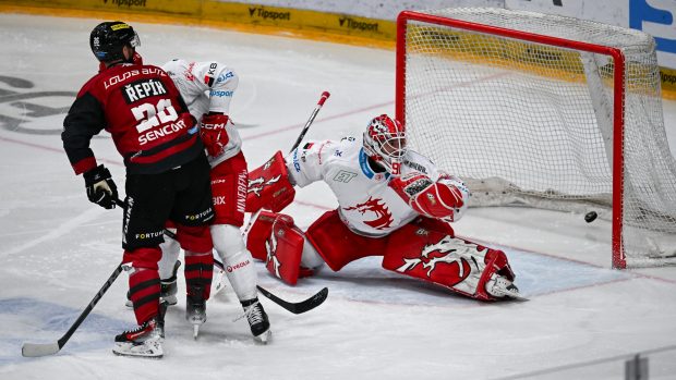 Rozhodující gól prvního zápasu čtvrtfinále play-off hokejové extraligy mezi HC Spartou Praha a HC Oceláři Třinec