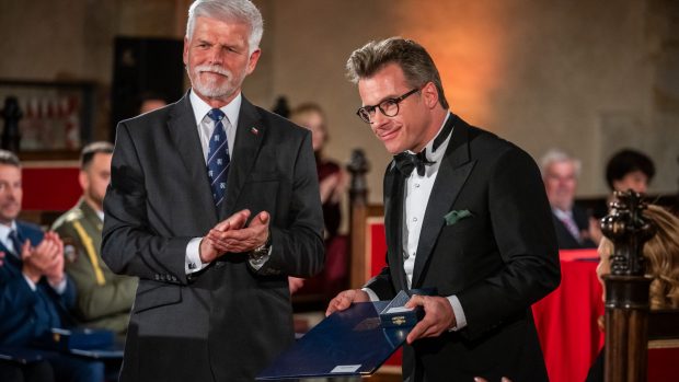 Jakuba Hrůšu u příležitosti svátku 28. října ocenil prezident Petr Pavel „Za zásluhy o stát v oblasti umění“