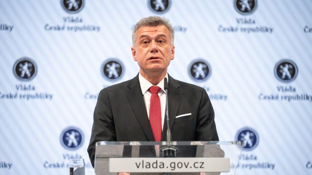 Pavel Blažek na své tiskové konferenci po jednání vlády, kde se řešil sporný miliardový dar ministerstvu spravedlnosti od trestaného obchodníka s drogami