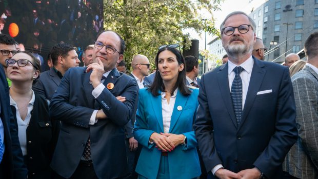 Zahájení předvolební roadshow koalice Spolu nazvané Teď jde o všechno. Zprava premiér Petr Fiala (ODS), předsedkyně Poslanecké sněmovny Markéta Pekarová Adamová (TOP 09) a ministr zemědělství Marek Výborný (KDU-ČSL)