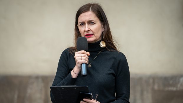 Klára Šimáčková Laurenčíková na protestu proti nízkým trestům za znásilnění