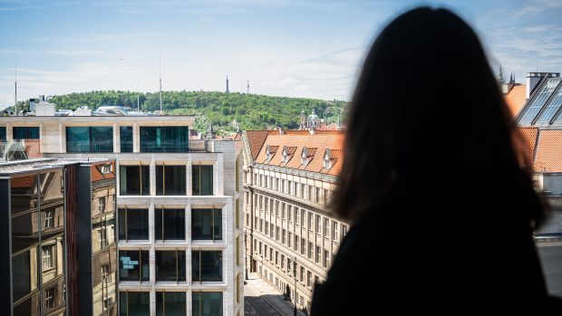 Nechybí výhled na Petřín