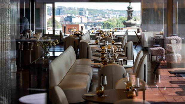 Hotel InterContinental byl prvním mezinárodním pětihvězdičkovým hotelem v bývalém Československu