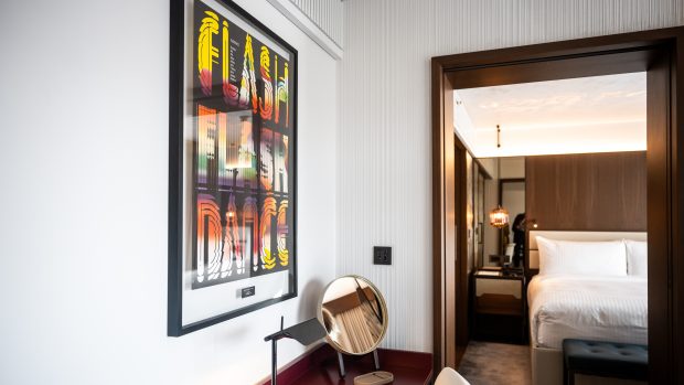 Jejich design odkazuje na historii hotelu s filmem