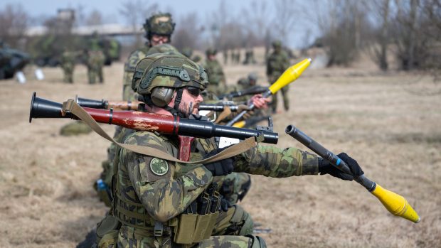 Žatecká 4. brigáda rychlého nasazení připravila k 26. výročí vstupu Česka do NATO bojové ukázky