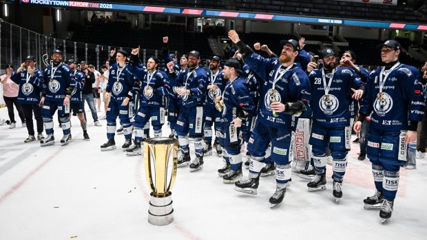 Hokejisté Komety Brno slaví zisk extraligového titulu