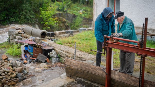 Povodně v obci Lužec pod Smrkem na Frýdlantsku v neděli ráno