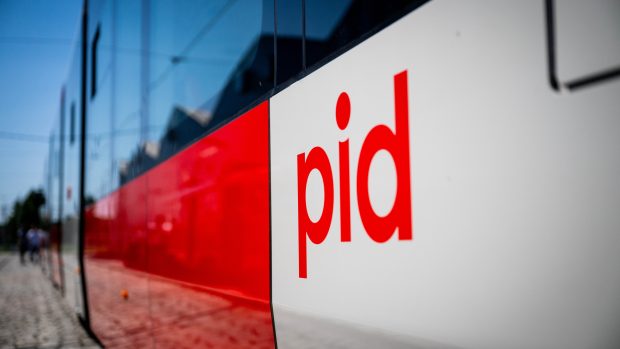 Poslední část pak tramvaj absolvuje ve velkém sklonu při cestě na Barrandov