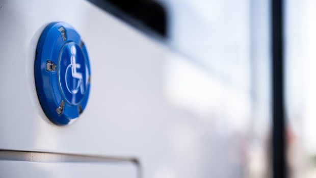 Nová tramvaj Škoda 52T poprvé vyjela do zkušebního provozu. Z pražské vozovny Hloubětín tramvaj vyrazila před 13.00, jezdit bude podle jízdního řádu na lince 12