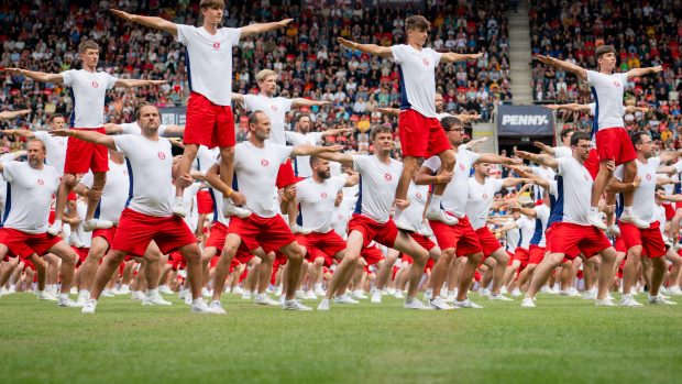 Na stadionu v pražském Edenu cvičilo během XVII. všesokolského asi 13 500 sokolů