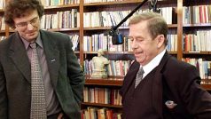 Václav Havel poslouchá svůj rozhovor