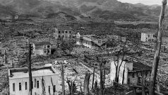Pohled na Nagasaki po svržení atomové bomby v srpnu 1945