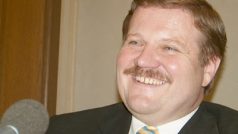 Zdeněk Škromach ve sněmovním studiu Českého rozhlasu