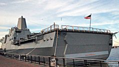 Nová americká transportní loď (LPD 18) USS New Orleans