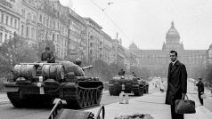 Fotografie z výstavy &quot;1945 Osvobození...1968 Okupace / Sovětská vojska v Československu&quot;, kterou 5. 8. 2008 otevřel Pražský dům fotografie, Autor snímku: Vladimír Lammer