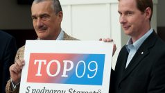 Strana TOP 09 představila nové logo, které vychází z národních barev a jasné podpory hnutí Starostů