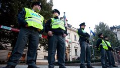 Policisté uzavřeli před 18. hodinou Strakovu akademii