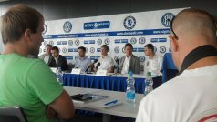 Fotbalista Tomáš Kalas a sportovní ředitel Chelsea Frank Arnesen