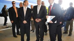 Pavel Bém, Václav Klaus a Vít Bárta v novém tunelu Pražského okruhu