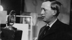 Karel Čapek u mikrofonu Československého rozhlasu