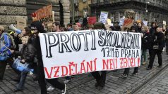 Demonstrantům vadí mj. celková komercionalizace školství.
