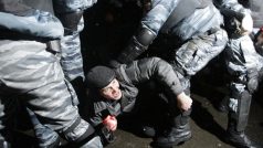 Protivládní demonstrace se narozdíl od &#039;fotbalové&#039; obešla bez zásahu policie.jpg
