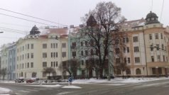 Činžovní domy, které město Pardubice vystavělo za První republiky.