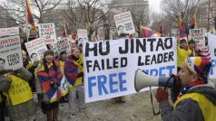 Před Bílým domem protestovali aktivisté bojující za svobodný Tibet.