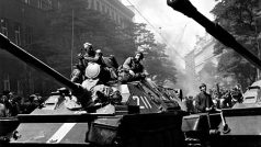 Sovětští vojáci při invazi do Československa v roce 1968