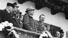 Adolf Hitler během olympijských her v Garmisch-Partenkirchenu v roce 1936, Bundesarchiv, R 8076 Bild-0015 / CC-BY-SA