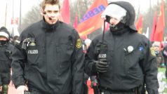 Drážďany – průvod demonstrantů se blíží k hlavnímu nádraží