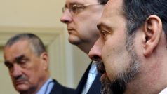 Vláda jednala o zvýšení DPH, Karel Schwarzenberg, Petr Nečas, Radek John