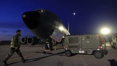 Libye. Francouzský Boeing C-135.