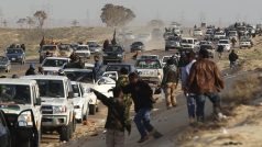 Libyjští povstalci postupují dále na západ